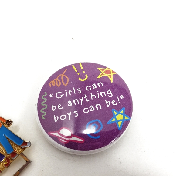 Girls Boys World Unity Peace Bundle Lot Set Pins - Picture 2 of 5